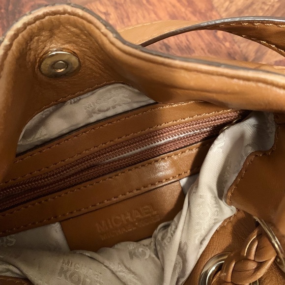 Michael Kors Saddle Shoulder Vintage Small Bag - Picture 7 of 8